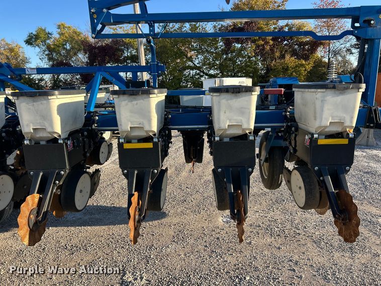 image for item ET6597 Kinze 3600 no-till planter