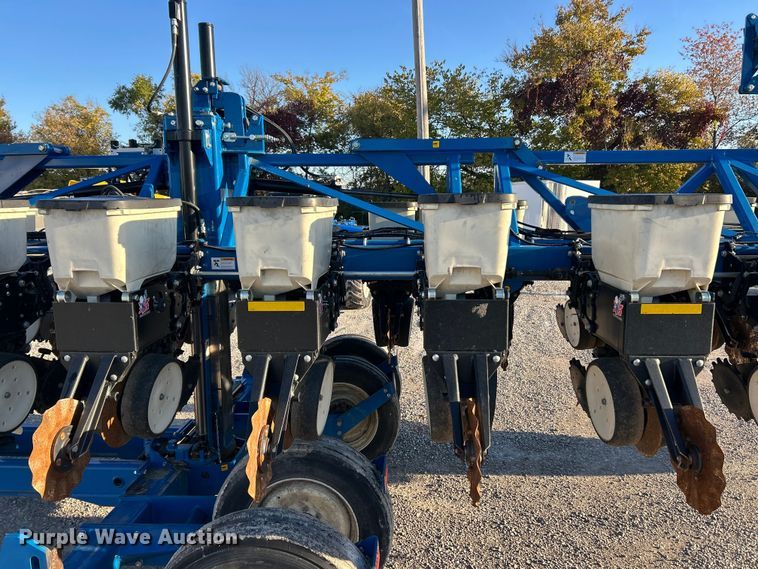 image for item ET6597 Kinze 3600 no-till planter