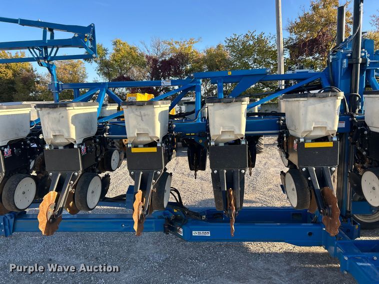 image for item ET6597 Kinze 3600 no-till planter