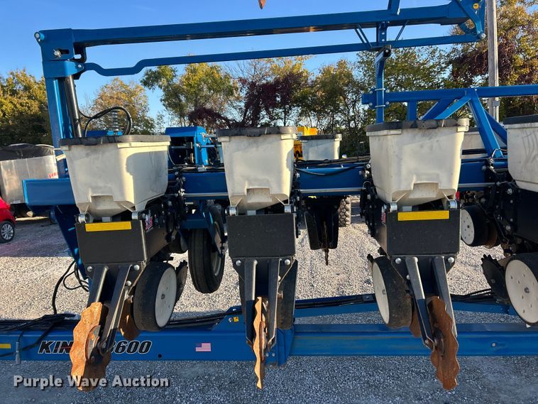 image for item ET6597 Kinze 3600 no-till planter