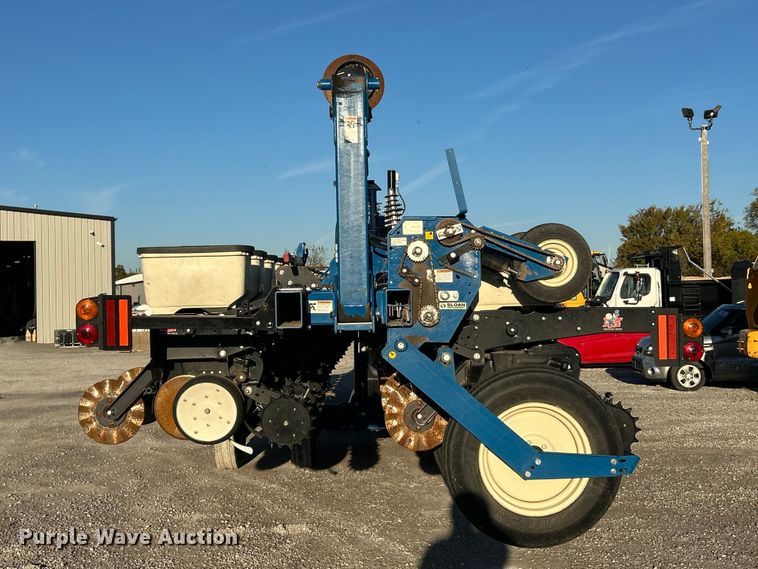 image for item ET6597 Kinze 3600 no-till planter
