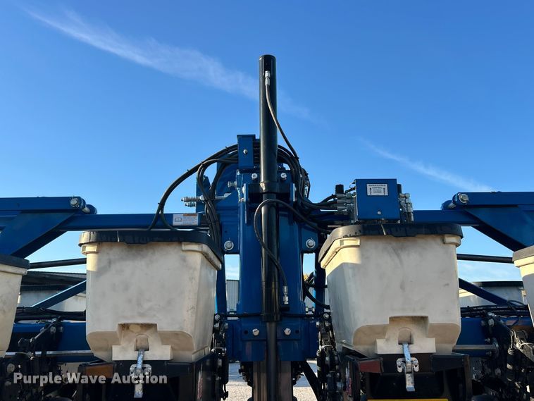 image for item ET6597 Kinze 3600 no-till planter