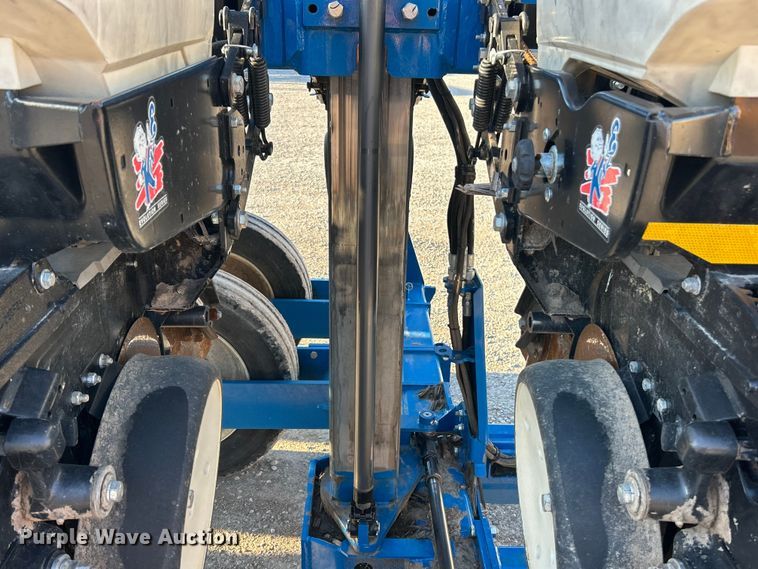 image for item ET6597 Kinze 3600 no-till planter