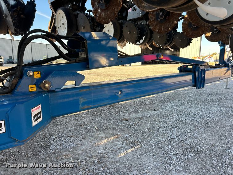 image for item ET6597 Kinze 3600 no-till planter