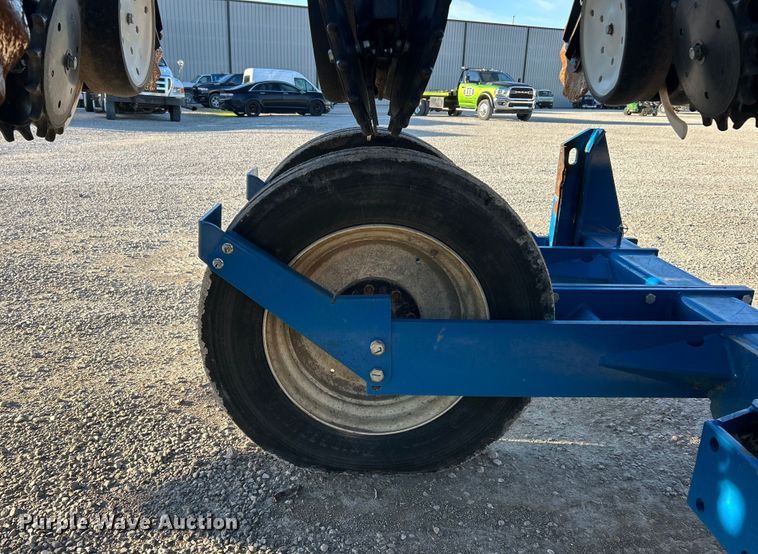 image for item ET6597 Kinze 3600 no-till planter