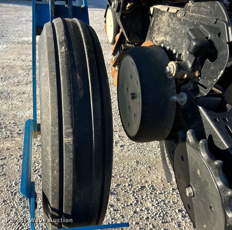 image for item ET6597 Kinze 3600 no-till planter