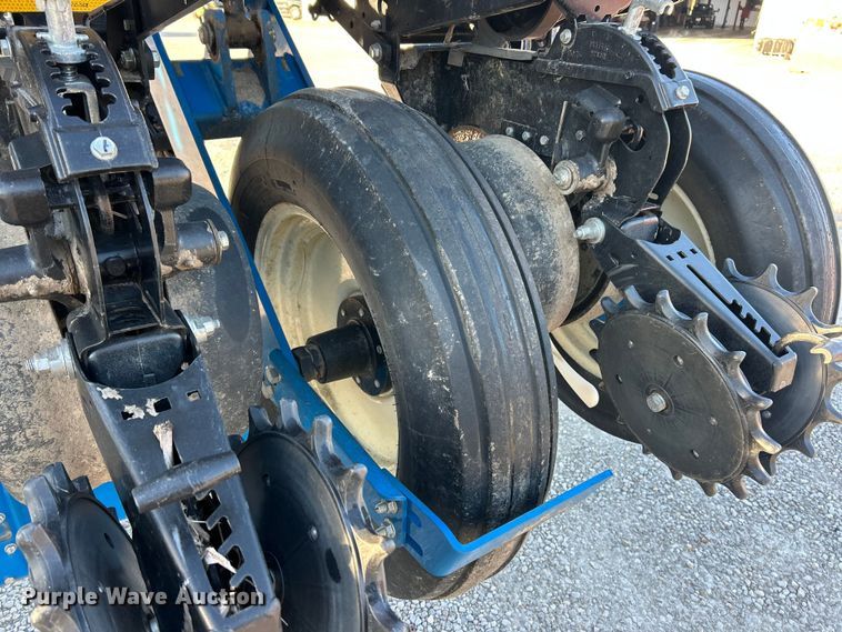 image for item ET6597 Kinze 3600 no-till planter