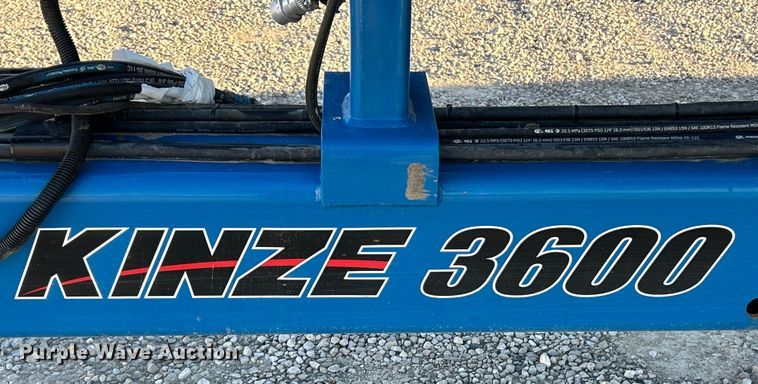 image for item ET6597 Kinze 3600 no-till planter