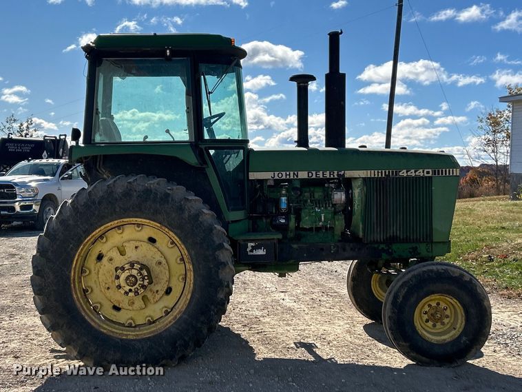 image for item ET6647 1981 John Deere 4440 tractor