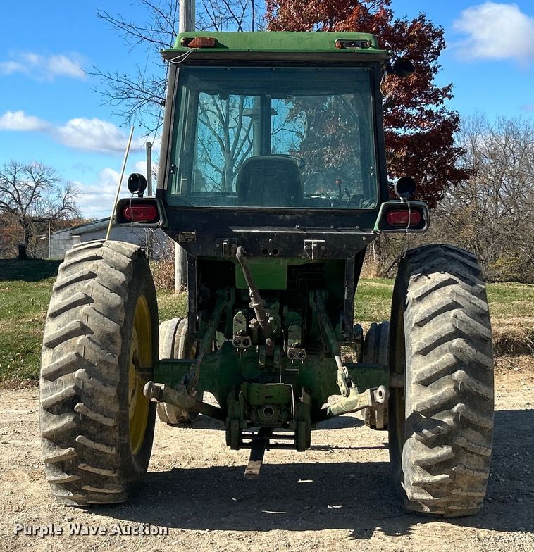 image for item ET6647 1981 John Deere 4440 tractor