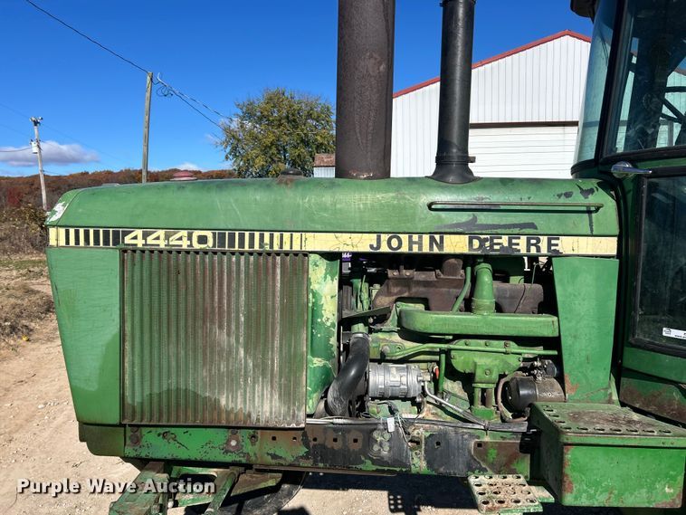 image for item ET6647 1981 John Deere 4440 tractor