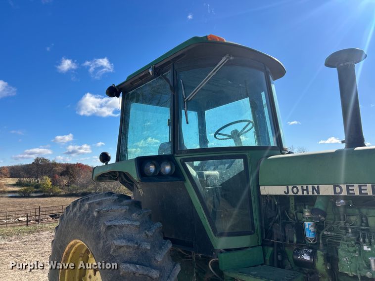 image for item ET6647 1981 John Deere 4440 tractor