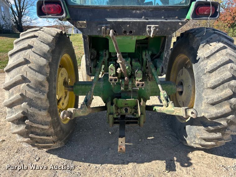 image for item ET6647 1981 John Deere 4440 tractor