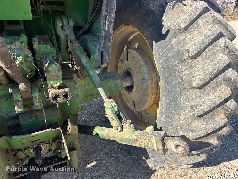 image for item ET6647 1981 John Deere 4440 tractor