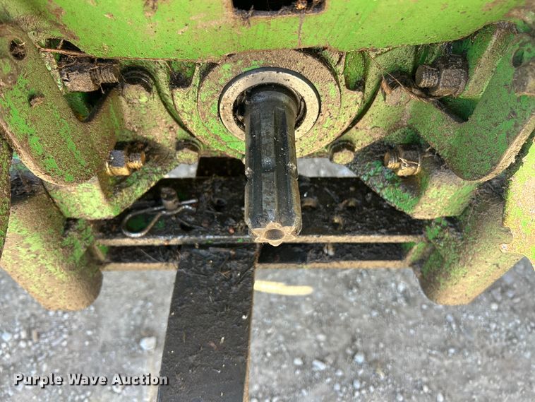 image for item ET6647 1981 John Deere 4440 tractor