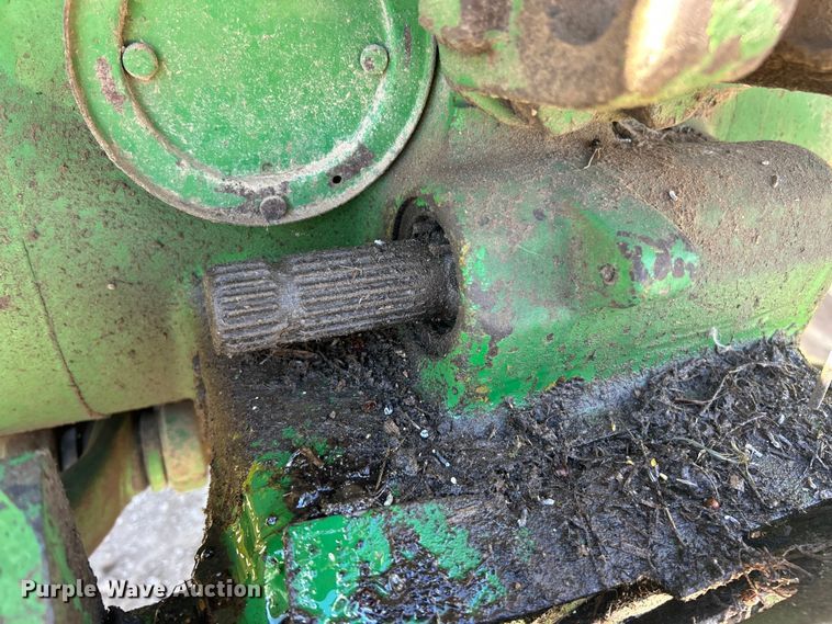 image for item ET6647 1981 John Deere 4440 tractor