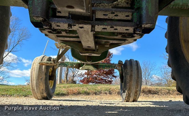 image for item ET6647 1981 John Deere 4440 tractor