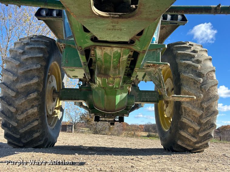 image for item ET6647 1981 John Deere 4440 tractor