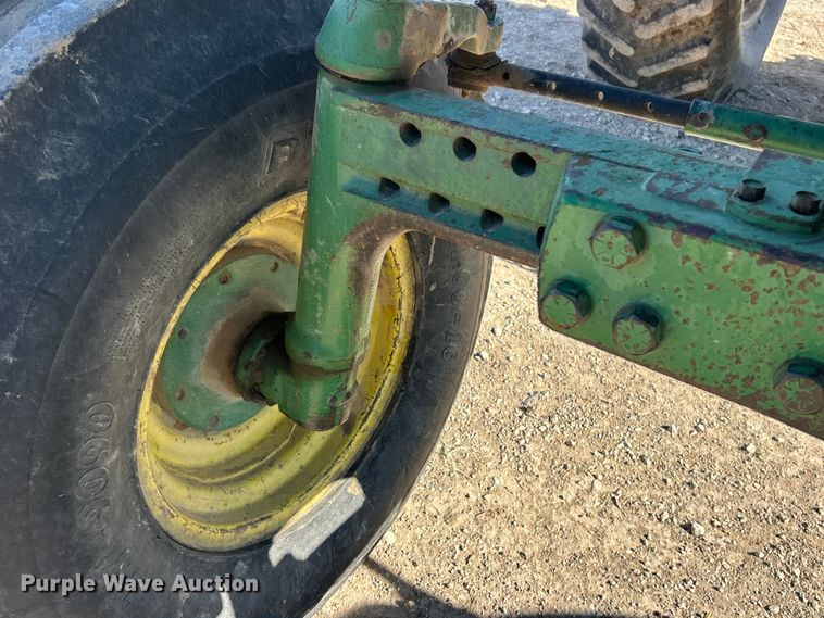image for item ET6647 1981 John Deere 4440 tractor