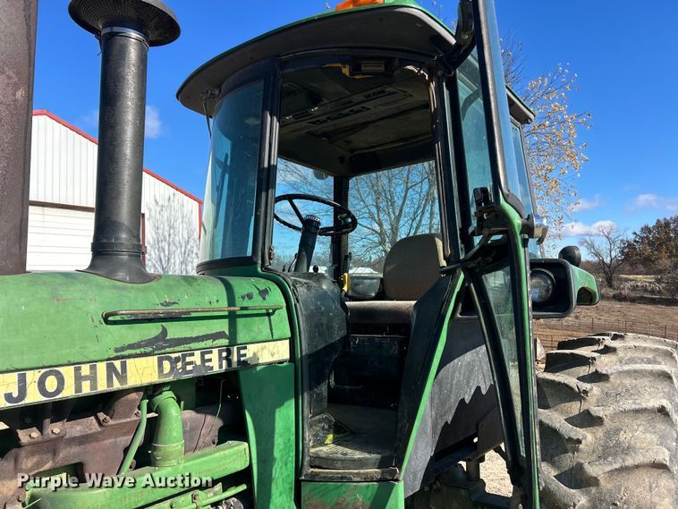 image for item ET6647 1981 John Deere 4440 tractor