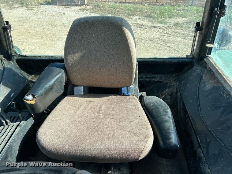 image for item ET6647 1981 John Deere 4440 tractor