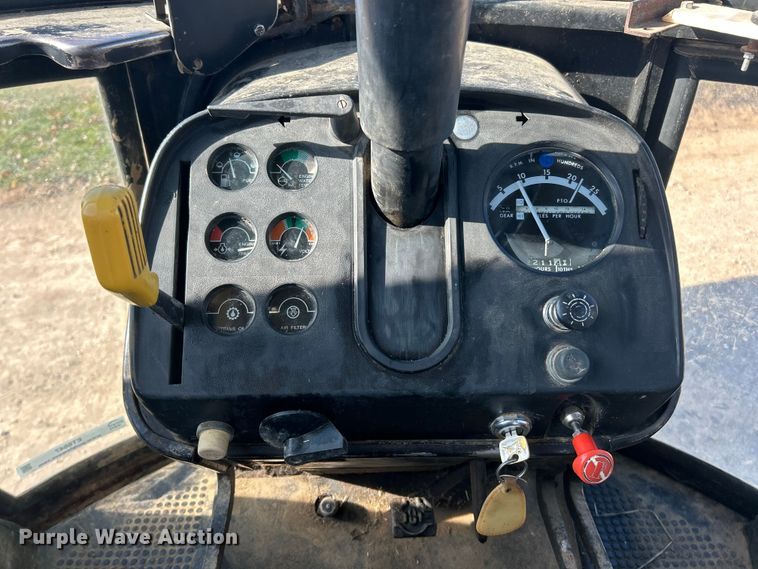 image for item ET6647 1981 John Deere 4440 tractor