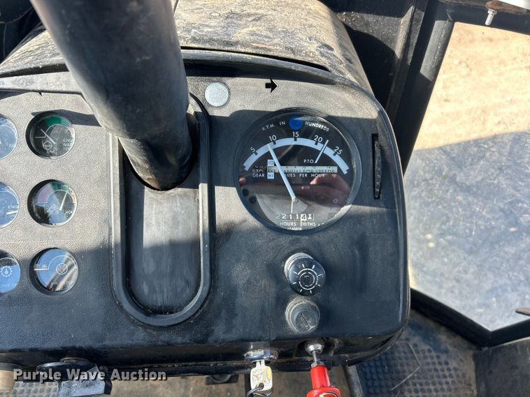 image for item ET6647 1981 John Deere 4440 tractor