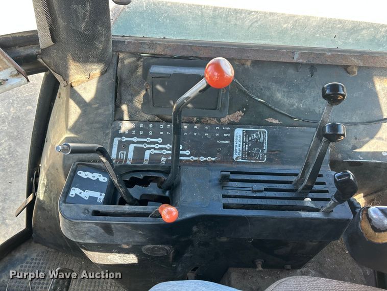 image for item ET6647 1981 John Deere 4440 tractor