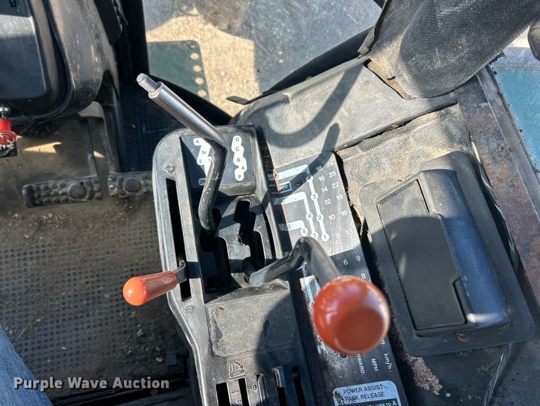 image for item ET6647 1981 John Deere 4440 tractor