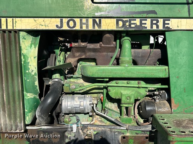 image for item ET6647 1981 John Deere 4440 tractor