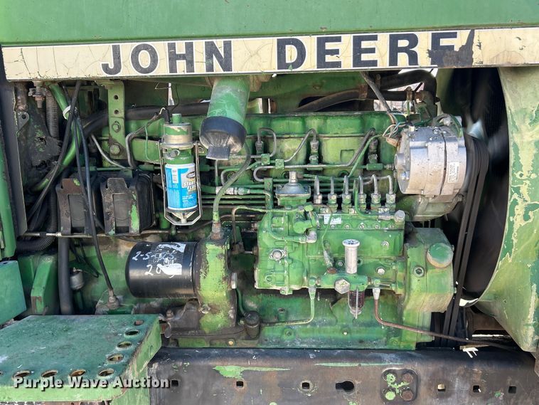 image for item ET6647 1981 John Deere 4440 tractor