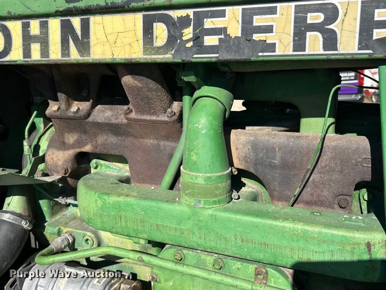 image for item ET6647 1981 John Deere 4440 tractor