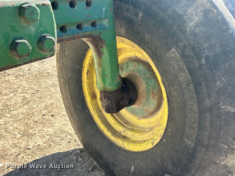 image for item ET6647 1981 John Deere 4440 tractor