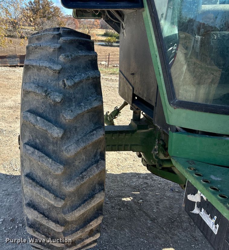 image for item ET6647 1981 John Deere 4440 tractor