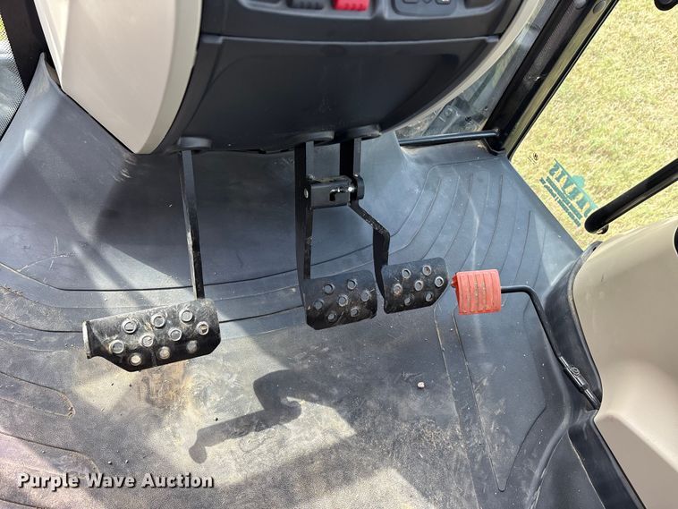 image for item ET7192 2023 Massey Ferguson 5711 Dyna-4 MFWD tractor