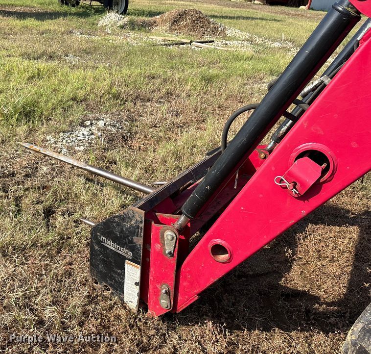 image for item ET7196 2015 Mahindra 5570 MFWD tractor