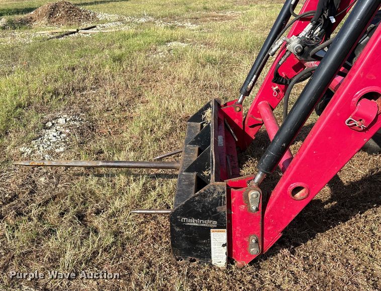 image for item ET7196 2015 Mahindra 5570 MFWD tractor