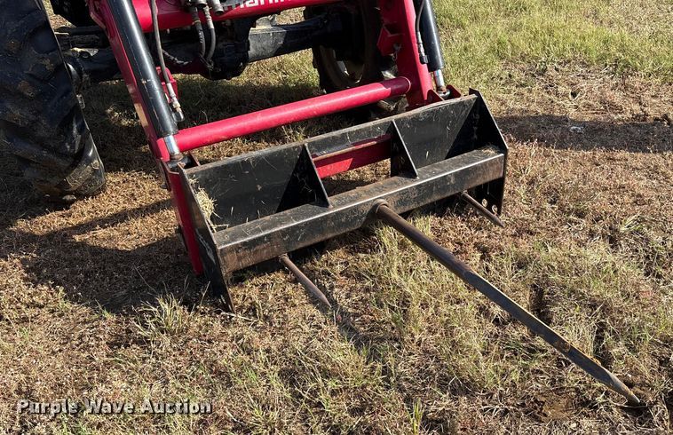 image for item ET7196 2015 Mahindra 5570 MFWD tractor