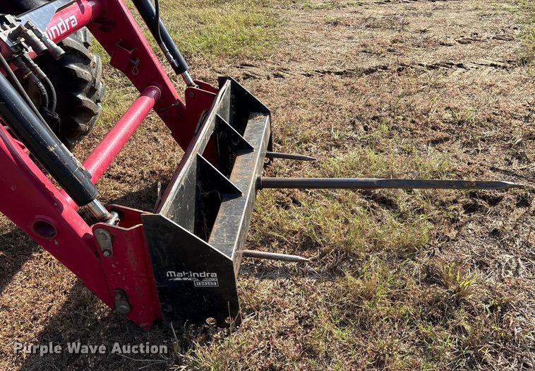 image for item ET7196 2015 Mahindra 5570 MFWD tractor