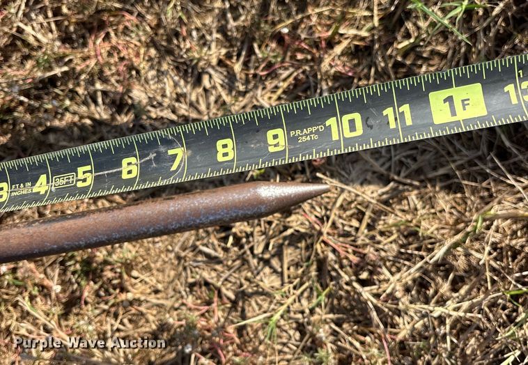 image for item ET7196 2015 Mahindra 5570 MFWD tractor