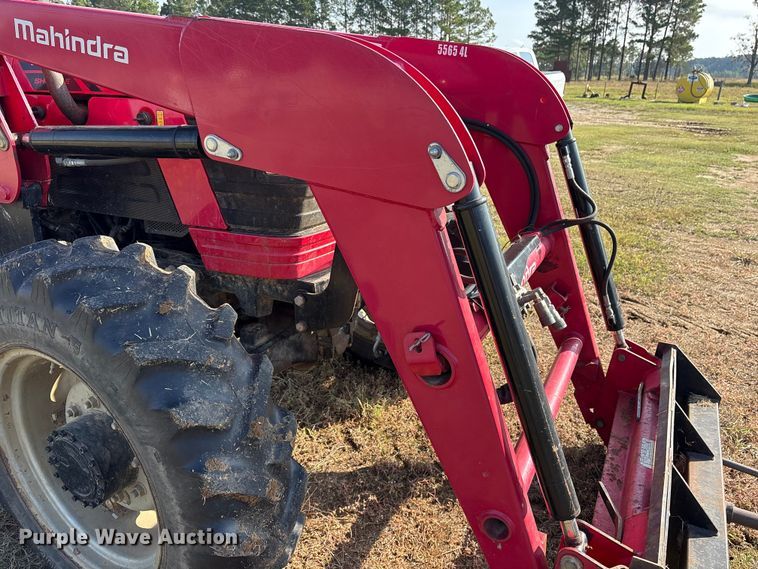 image for item ET7196 2015 Mahindra 5570 MFWD tractor