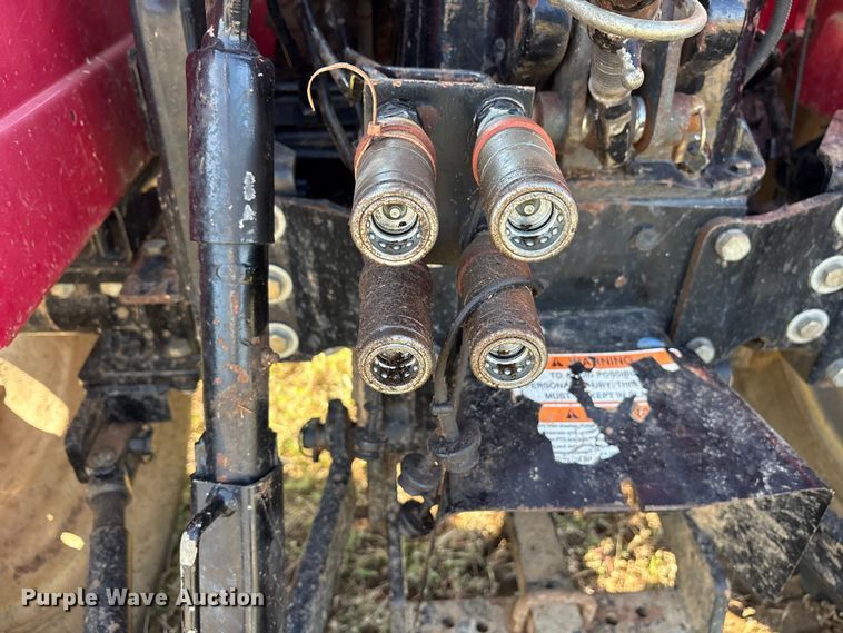 image for item ET7196 2015 Mahindra 5570 MFWD tractor