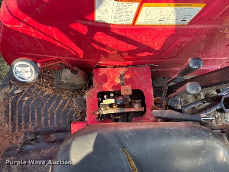 image for item ET7196 2015 Mahindra 5570 MFWD tractor