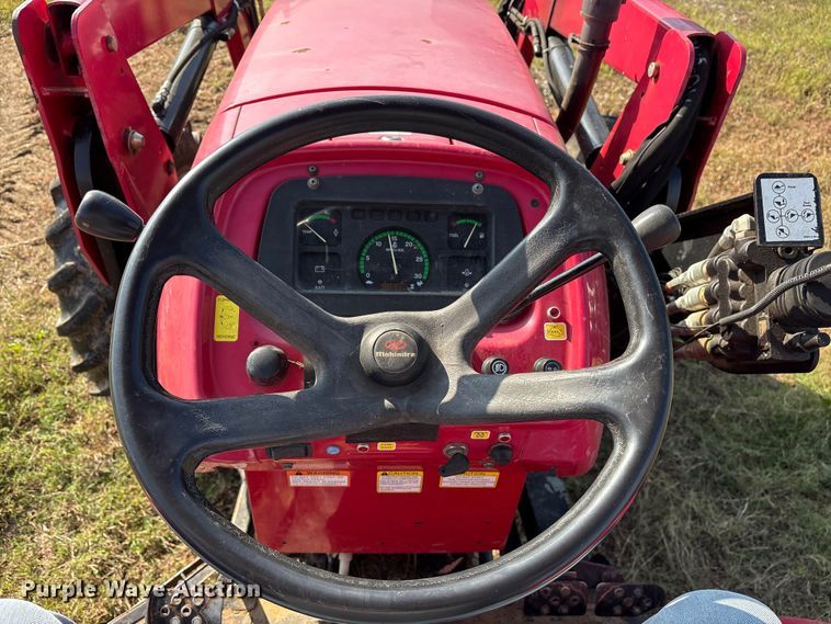 image for item ET7196 2015 Mahindra 5570 MFWD tractor