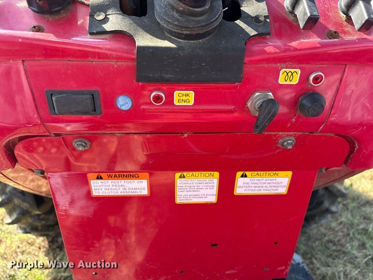 image for item ET7196 2015 Mahindra 5570 MFWD tractor