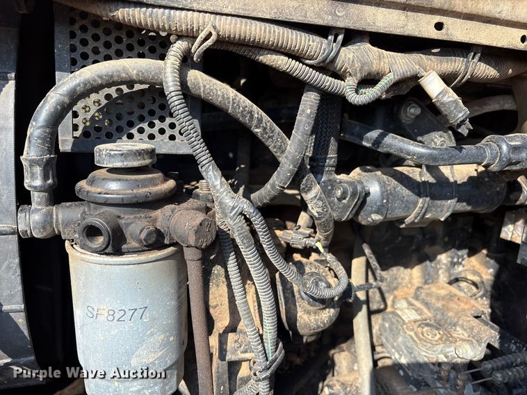 image for item ET7196 2015 Mahindra 5570 MFWD tractor