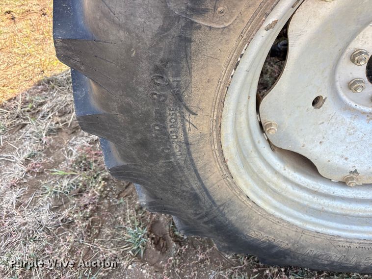 image for item ET7196 2015 Mahindra 5570 MFWD tractor