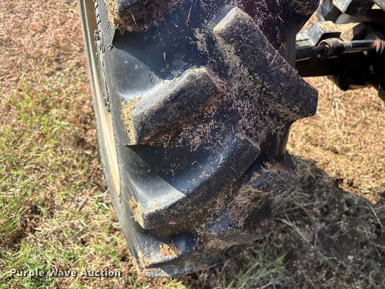 image for item ET7196 2015 Mahindra 5570 MFWD tractor