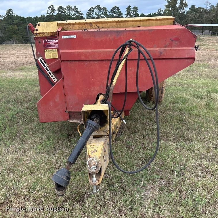 image for item ET7204 New Hilland 305 manure spreader