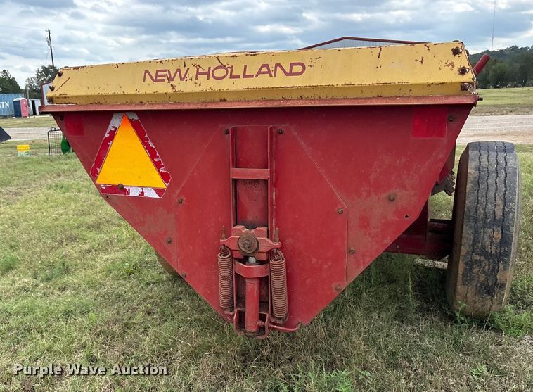 image for item ET7204 New Hilland 305 manure spreader